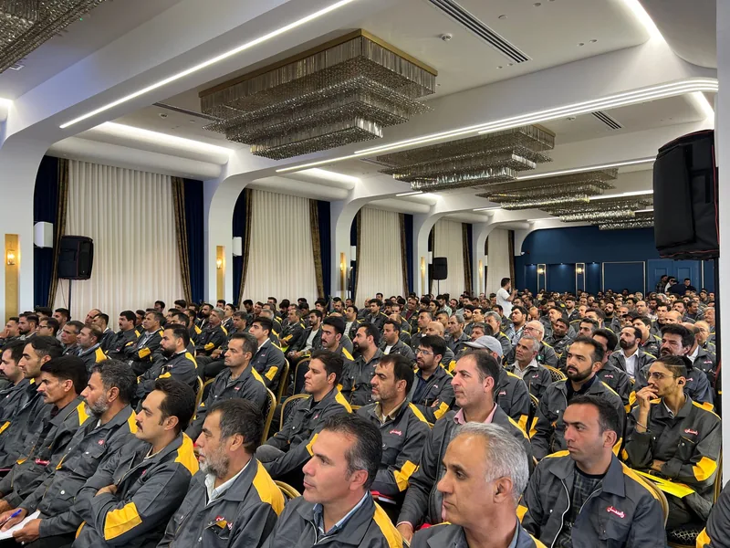 شرکت‌کنندگان در همایش خدمات پس از فروش راسان در اصفهان